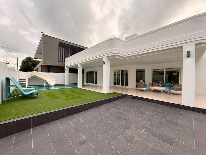 Luxury Pool villa for rent At Jomtien Beach 1