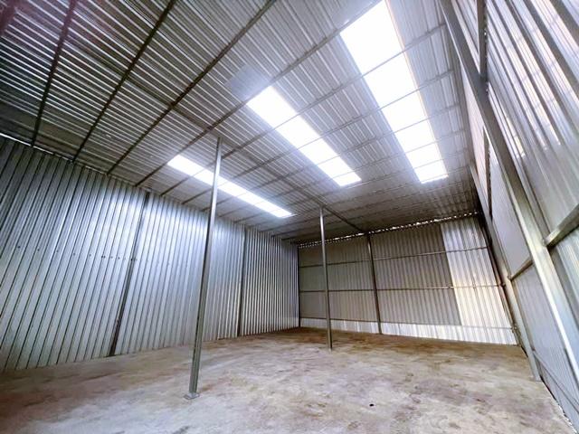 สารีบุตร ฉลองกรุง1-10 ตติดถนนใหญ่ ทับยาว ลาดนัดวินวินสุวรรณภูมิ 3.8 กม ให้เช่าโกดังใหม่ 300 ตร.ม. 75 ตร.วา. สโมสรกีฬาเอช 4