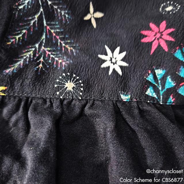 USED Marks & Spencer - Black Floral T-Shirt | เสื้อยืดสีดำ สีเหลือง ลายดอก แขนสั้น คอกลม ทรงใหญ่ สาวอวบ แท้ มือสอง 6