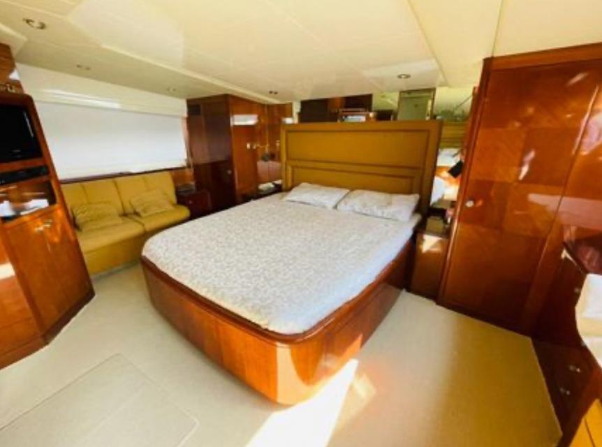 YACHT AZIMUT JUMBO 100 Feet 4