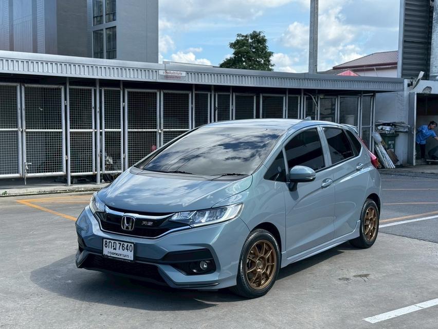 HONDA JAZZ 1.5RS i-VTEC TOP 2018 สีเทา MINOR CHANGE มือเดียวป้าย