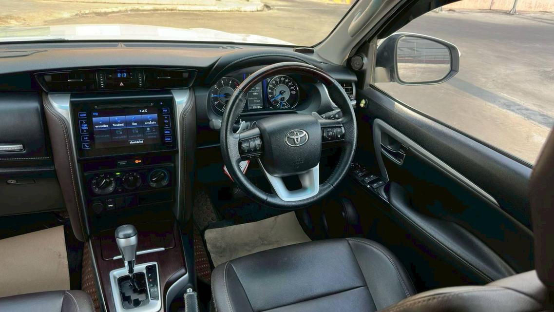 Toyota Fortuner 2.4G เกียร์ Auto 2WD สีขาวมุก ปี 2019 จด 2020 รูปที่ 10