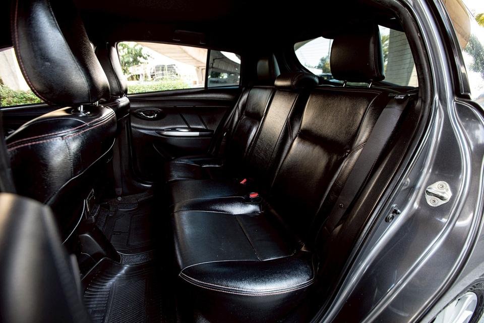 Toyota Yaris 1.2G ปุ่มสตาท์ ปี 2015 สีเทา มือเดียวป้าย 11