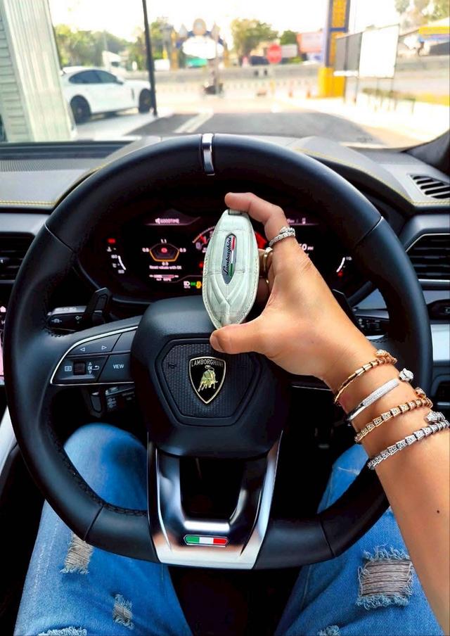 รหัสรถ KPV53 2024 Lamborghini Urus S 4.0 4WD Super car SUV