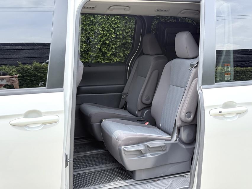 Toyota Noah Hybrid X ปี 2024 มือเดียว สภาพป้ายแดง วิ่งไปเพียง 46,xxx km. รูปที่ 7