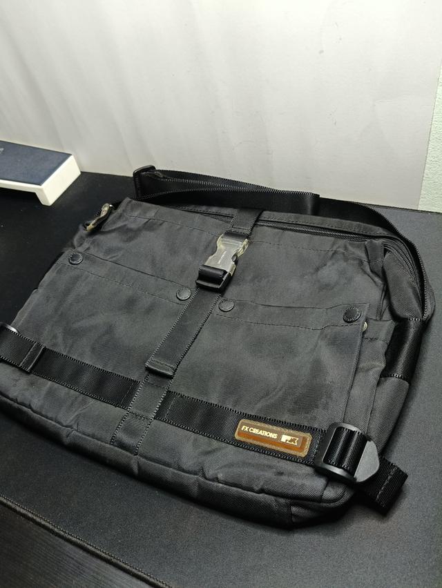 กระเป๋าสะพายข้าง FX CREATIONS สีดำ ผ้าไนลอน ทรง Messenger ใส่ iPad ได้ รูปย่อยที่ 3