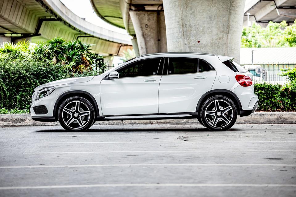 Mercedes Benz Gla250 สีขาว ปี 2016 ซันรูฟ 10