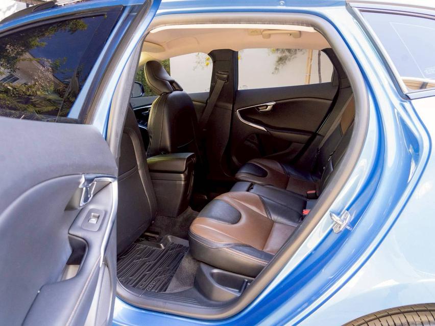 Volvo V40 Cross Country D4 ปีจด 2017♨️ #ประกันเครื่องเกียร์3ปี3หมื่นkm.  13