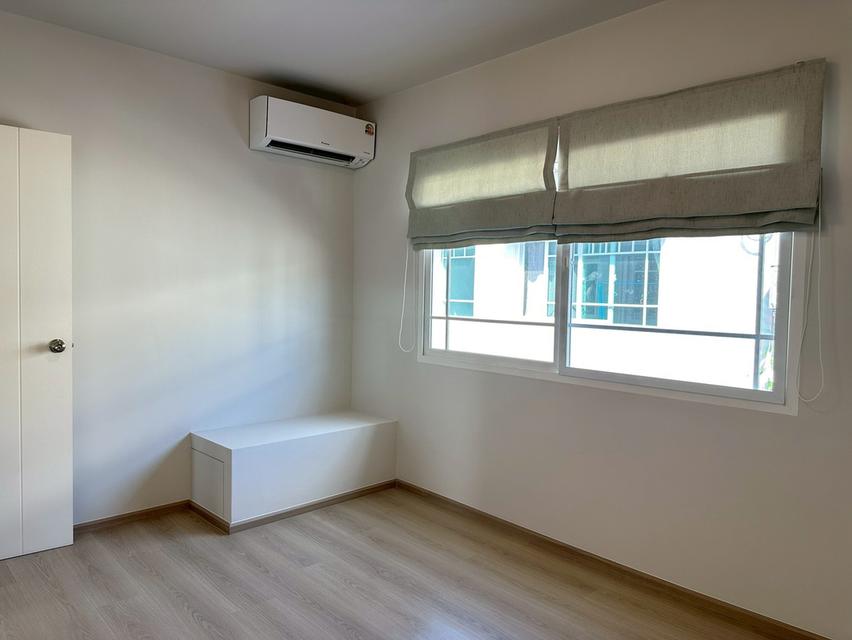 ให้เช่าทาวน์โฮมสองชั้น 2 ห้องนอน 3 ห้องน้ำ 1 ห้องรับแขก 1 ห้องครัว 1 ที่จอดรถ ขนาดที่ดิน 20 ตรว. พื้นที่ใช้สอย 89 ตรม. ให้เช่าราคา 20,000 13