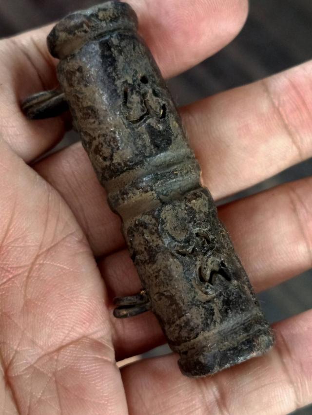 ตะกรุด​โบราณ​ เนื้อดิน​ รูปที่ 4
