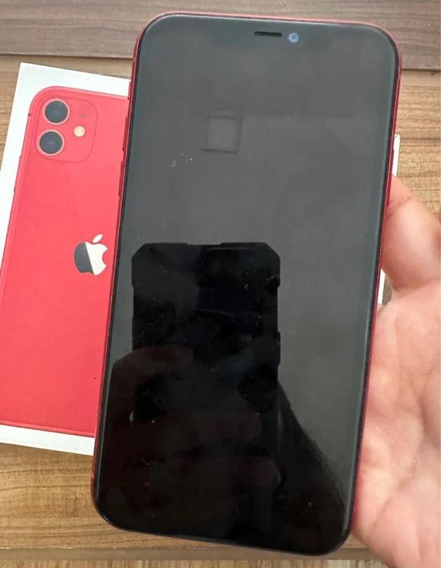iPhone 11 สีแดง 3