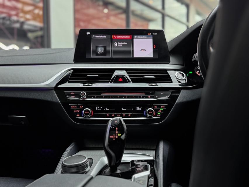 รหัสรถ MCA53 2018 BMW 530E M-SPORT G30 TO M5 LCI LOOK 8