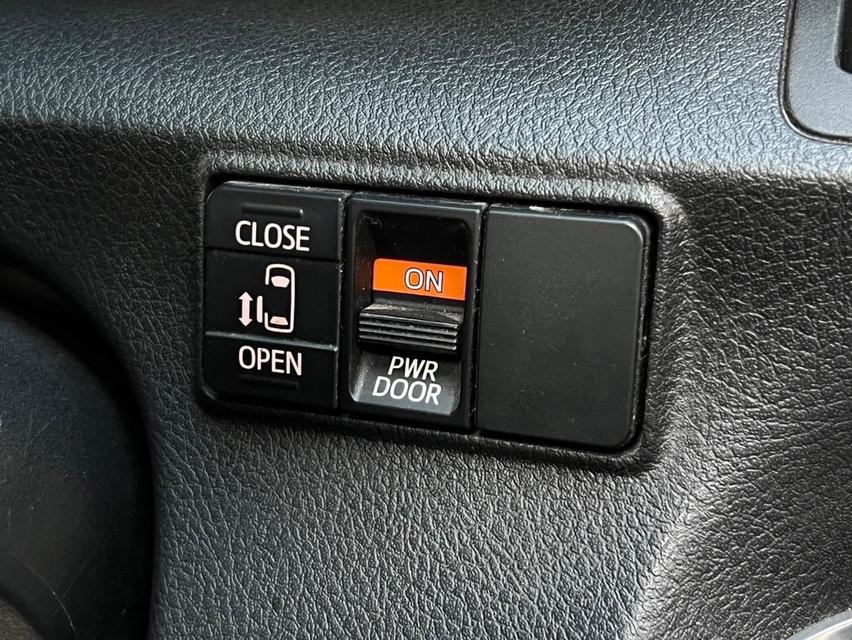Toyota Sienta 7