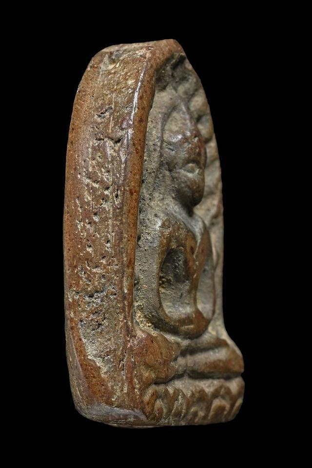 พระกำแพงซุ้มกอพิมพ์ใหญ่กนกข้าง กรุทุ่งเศรษฐี กำแพงเพชร  เนื้อดินว่านดอกมะขาม 4