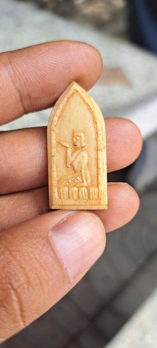 งาแกะพระพุทธหลังนางกวัก 2