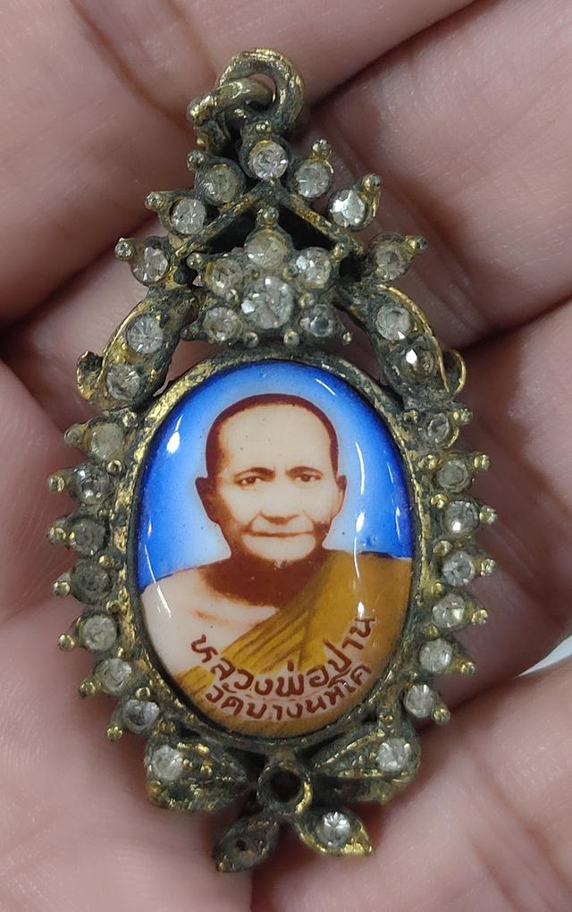 เข็มกลัดล็อกเกตหลวงพ่อปาน