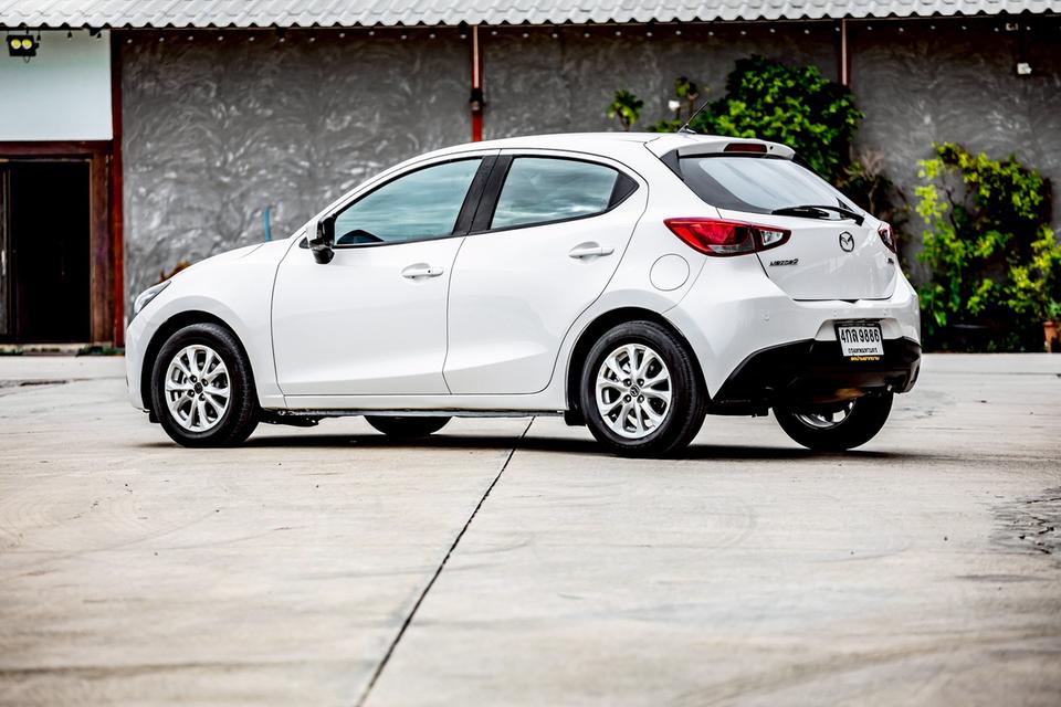 Mazda 2 1.5 XD Sport ดีเซล ปี 2015 สีขาว มือเดียวป้ายแดง 8