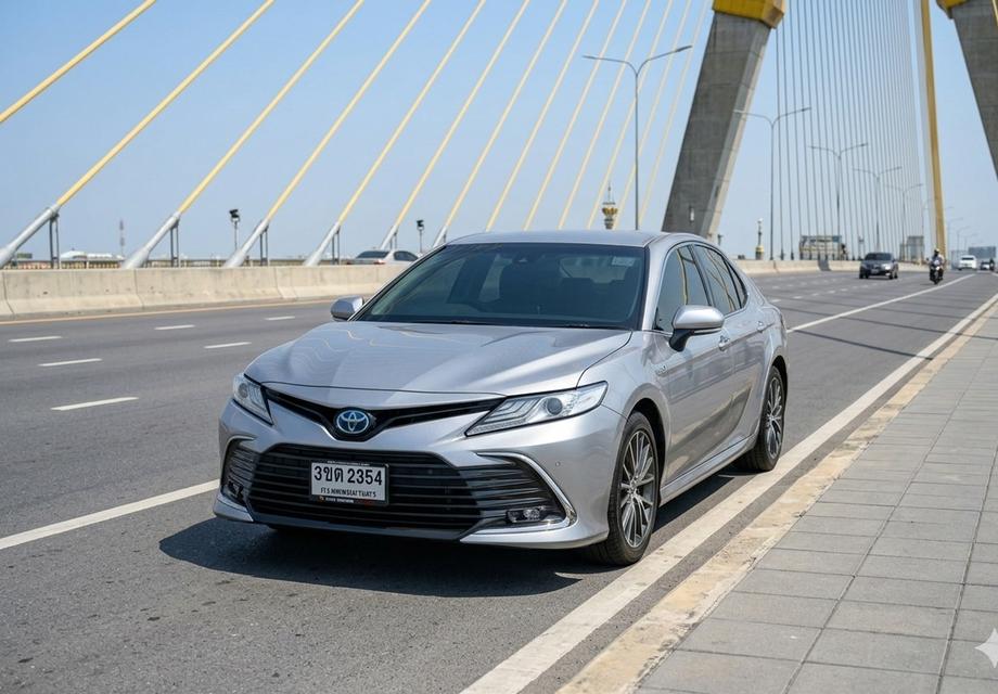 🔥ฟรีดาวน์ รถสวยมือเดียว ปีใหม่ ขับดีมาก Toyota CAMRY 2.5 HEV PREMIUM AT ปี 2022