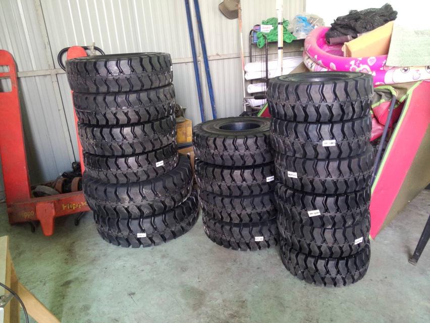 ยางตันดำ ยางตันโฟล์คลิฟท์ ล้อForklift