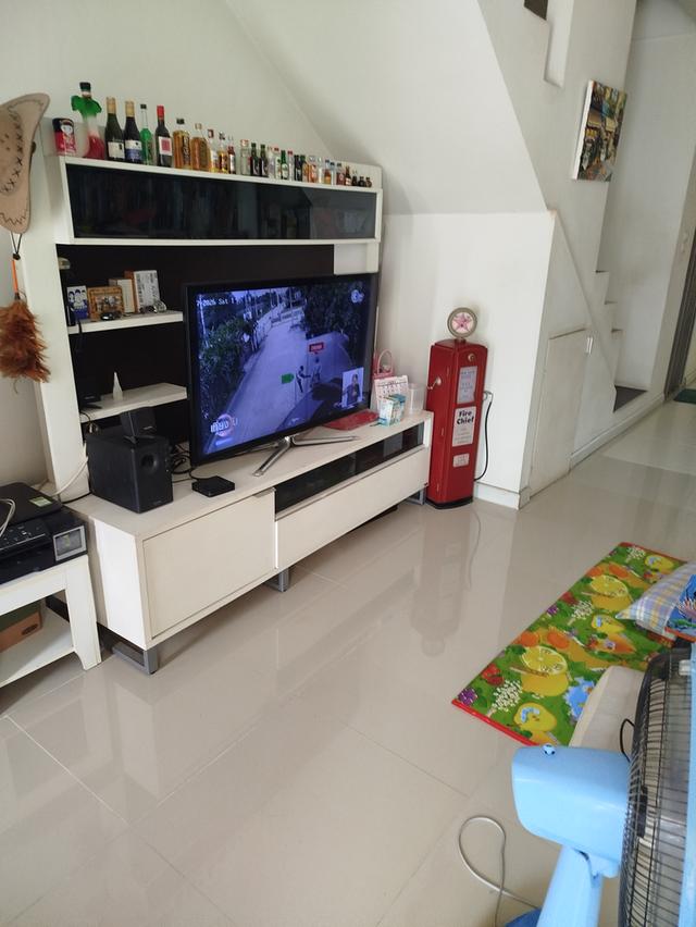 ทาวน์เฮ้าส์ 3 ชั้น 4 ห้องนอน 3 ห้องน้ำ 3