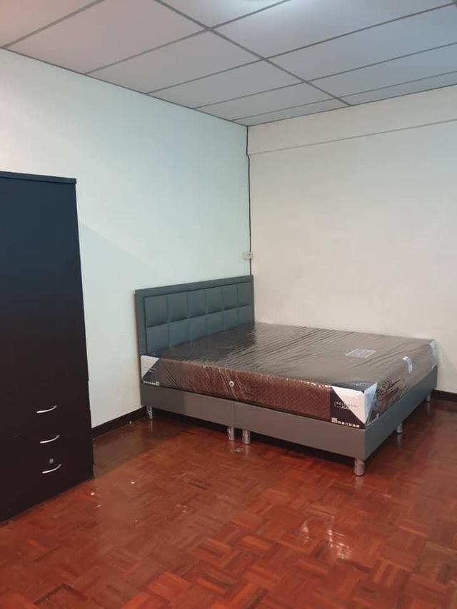 ทาวน์เอ้าส์ 3 ชั้น 4 ห้องนอน 2 ห้องน้ำ ขนาด 60 ตร.ว. เข้า-ออก จรัญฯ65 หรือ สิรินธร ซ.5 5