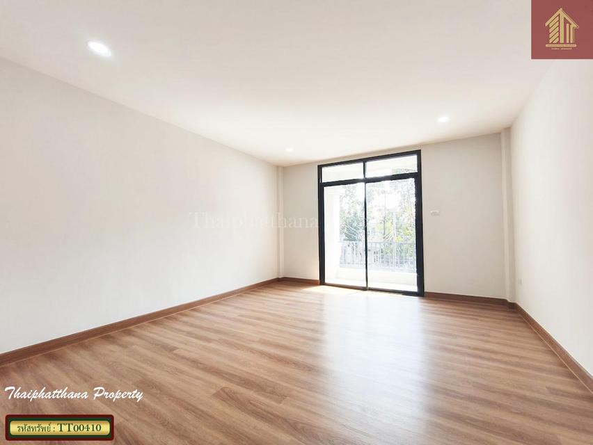 นันทนาการ์เด้น รังสิต 8