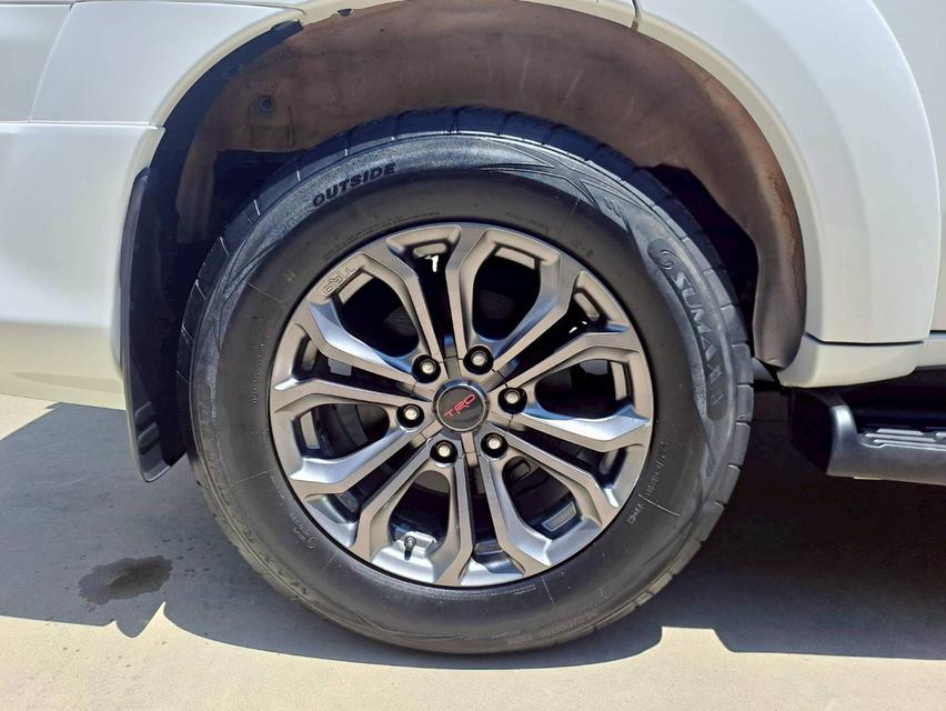 Toyota Fortuner 3.0 V รุ่น TRD Sportivo  4WD รุ่นท็อปสุด ปี2014 สีขาว 8