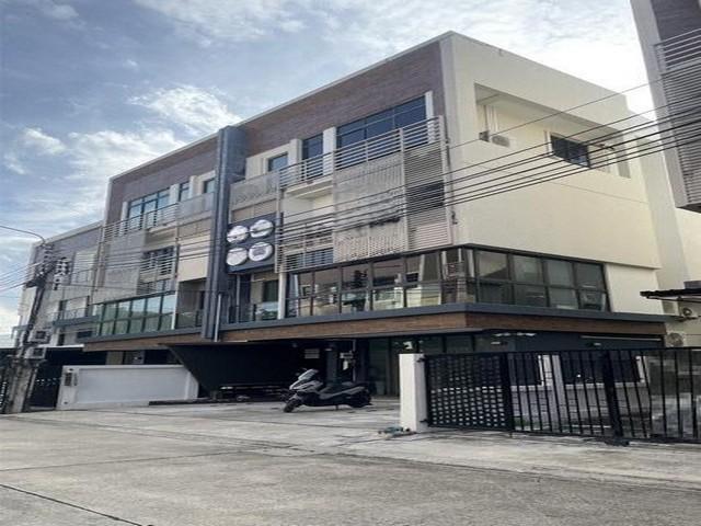 ขาย Home Office 4 ชั้น DISTRICT EKKAMAI RAMINTRA ซอยรามอินทรา40 หันหน้าไปทางทิศใต้ 1