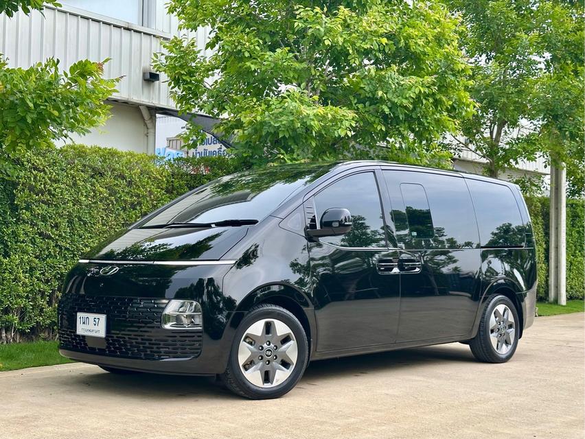 Hyundai Staria 2.2 Diesel SEL 8AT ปี 2022  เลขไมล์ 9x,xxx km. วารันตีศูนย์ยาวๆ 5ปี /150,000km หมด 31/01/2570 