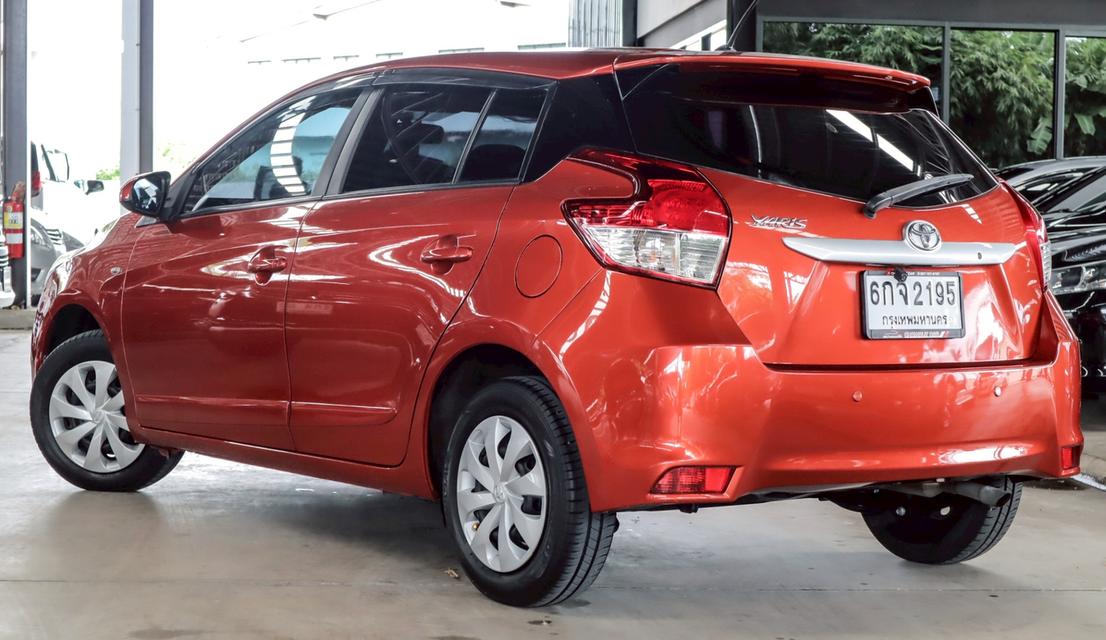 TOYOTA YARIS 1.2J 13