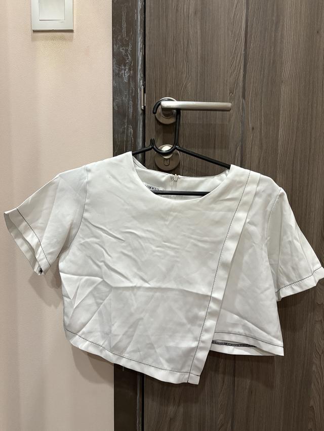 Aommko style เสื้อสีขาว
