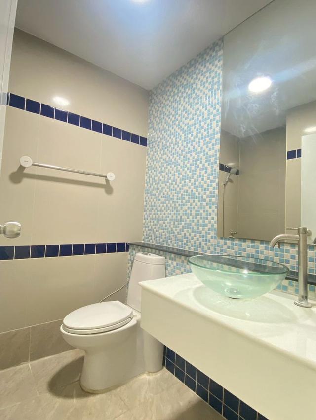 ขายทาวน์โฮม 3 ชั้น หลังมุม  เนื้อที่ 30.3 ตร.วา  หมู่บ้านเมอริทเพลส 2  ถนนลาดพร้าว 101 ซอย 39 แขวงวังทองหลาง 16