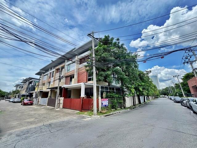 ขาย โฮมออฟฟิศ แจ้งวัฒนะ 3 ชั้น หลังมุม ทำเลตรงข้ามเซ็นทรัลแจ้งฯ ภัทรโมทาวน์ แจ้งวัฒนะ 19 ใกล้สถานีรถไฟฟ้าสายสีชมพู