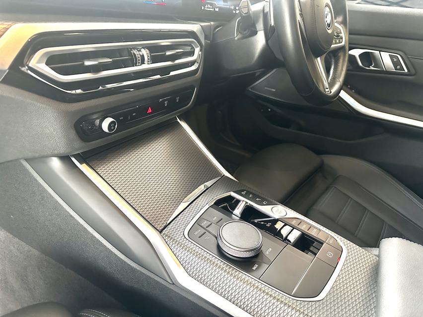 BMW 330e Plug-in Hybrid M SPort (LCI) ปี2023 จดปี 24 ไมล์น้อย 10
