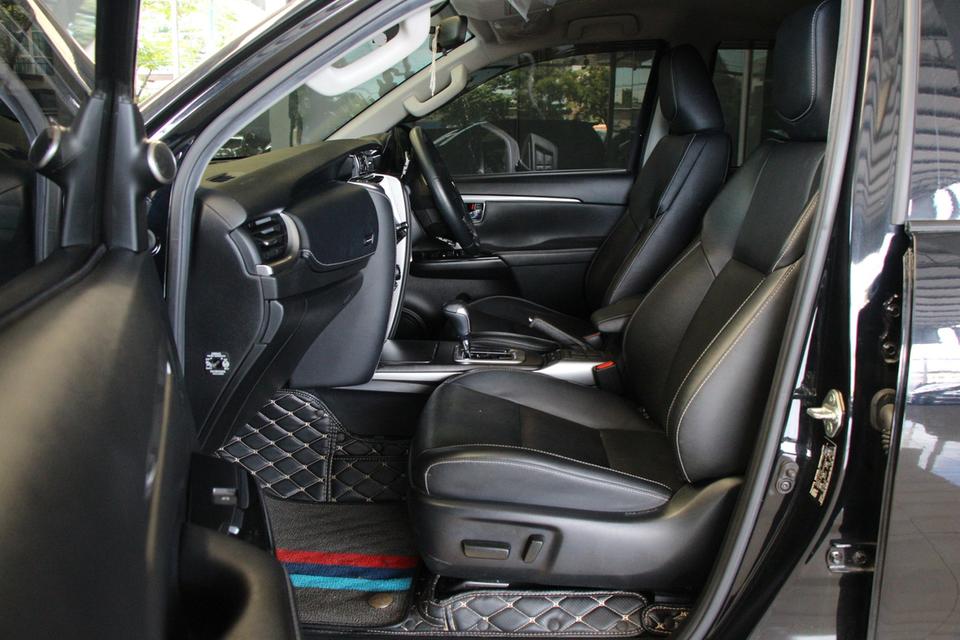 รหัสรถ TKG1861 TOYOTA FORTUNER 2.4 LEADER V ปี 2022 12