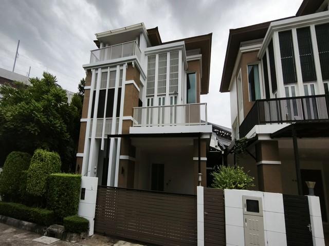 ให้เช่าบ้านเดี่ยว 3 ชั้น 310 ตรม. บ้านกลางกรุง เดอะนีซ รัชวิภา ตกแต่งเฟอร์ครบ ใกล้บองมาร์เช่ ใกล้ ม.เกษตร 2