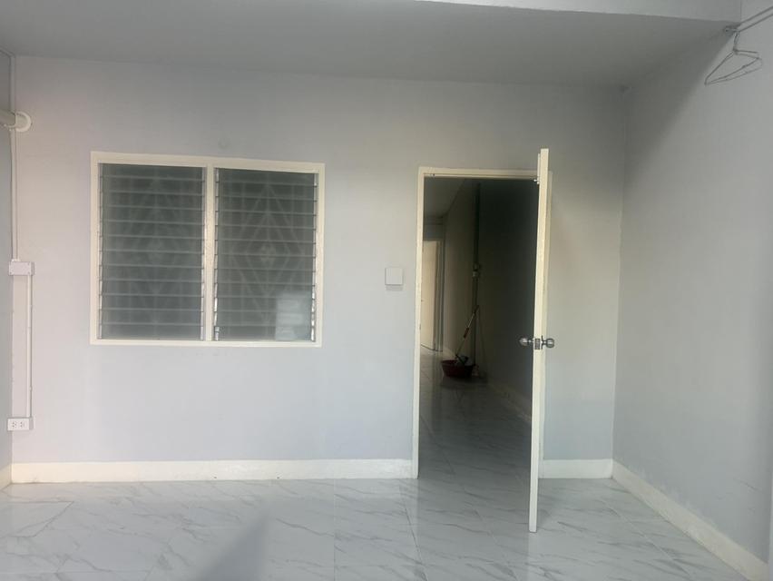 ขายด่วน 1.39 ล้านบาท ฟรีโอน ขายทาวน์เฮ้าส์ชั้นเดียว ทำเลทองเดินทางสดวก เคหะร่มเกล้า 2