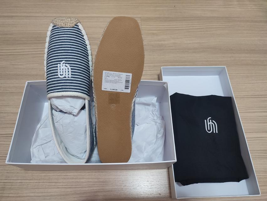 ส่งต่อรองเท้าใหม่แกะกล่อง size 40 2
