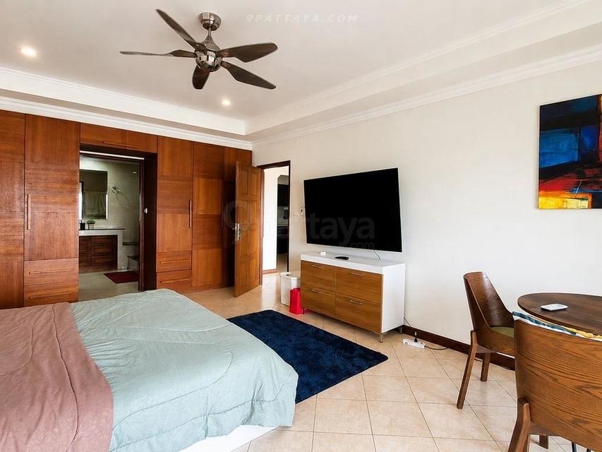 For Rent — Large Corner Condo at View Talay Residence 4, JomtienSpacious corner condo for rent at View Talay Residence 4, in the central Jomtien 4