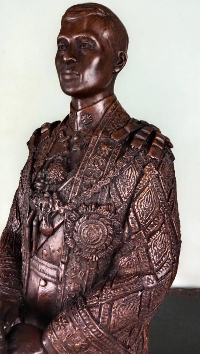 741.พระบรมรูปหล่อในหลวงรัชกาลที่ 10 พระบาทสมเด็จพระวชิรเกล้าเจ้าอยู่หัว รูปที่ 10