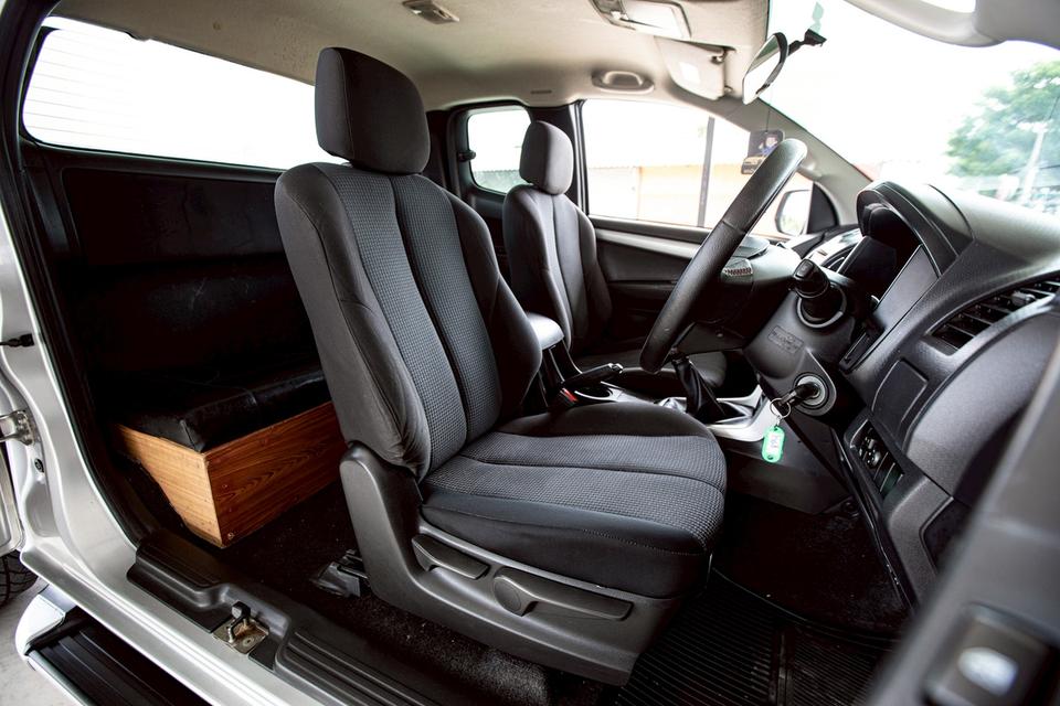 Isuzu D-Max Hi-Lander Cab 3.0 VGS Z ท๊อปปี 2012 เกียร์ธรรมดา สีเทา 13