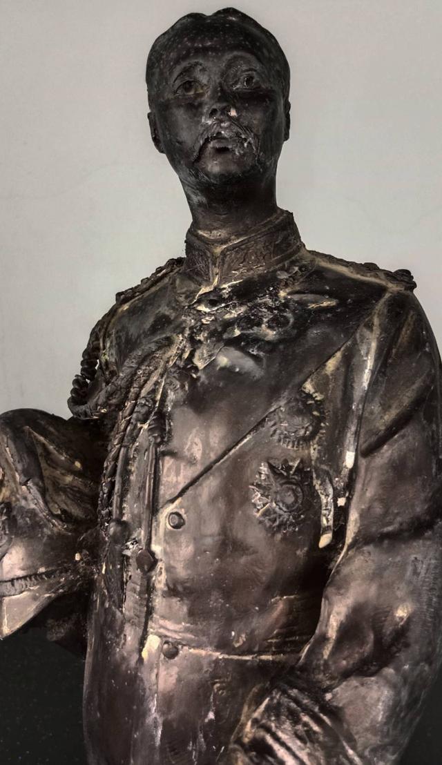 546.พระบรมรูปหล่อในหลวงรัชกาลที่5 พระบาทสมเด็จพระปรมินทรมหาจุฬาลงกรณ์ พระจุลจอมเกล้าเจ้าอยู่หัว ประทับยืน ฐานกลม 9