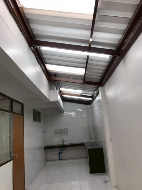 ห้เช่าบ้านเดี่ยวถ.รัชดา18ที่ดิน50ตร.วมี4นอน2น้ำแอร์5เครื่องจอดรถ2คันใกล้รร.จันทร์หุ่นและMRTห้วยขวางเช่า35,000บาทถนนประชา 4