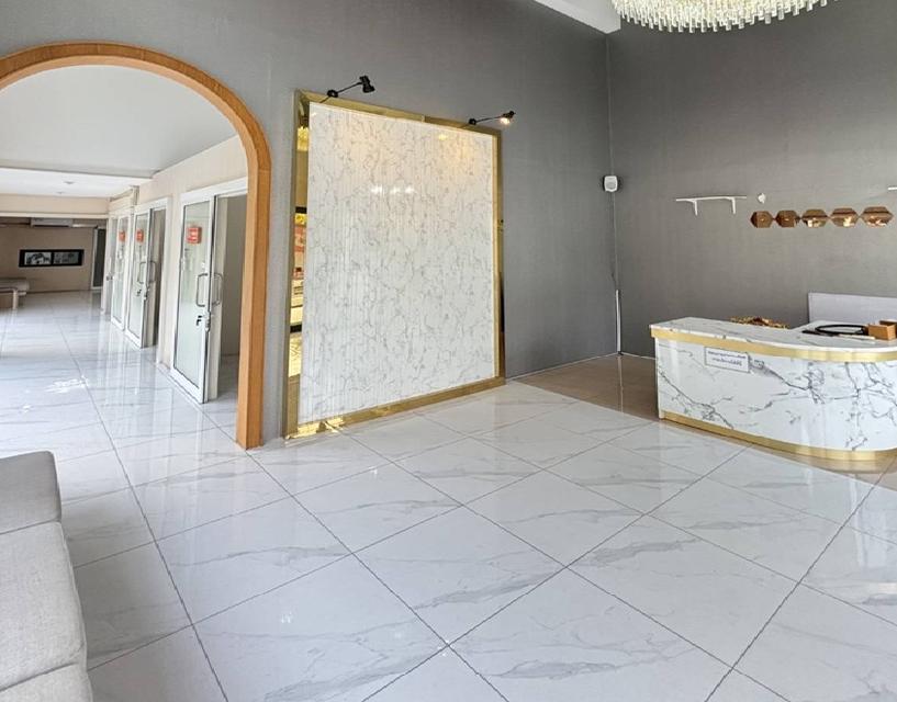 ให้เช่าอาคาร / อาคารเชิงพาณิชย์ 3.5 ชั้น / อาคารขนาดใหญ่ พื้นที่ดิน 52 ตารางวา พื้นที่ใช้สอยอาคาร 300 ตารางเมตร / ทำเล ถนนประชาชื่น ติดมหาลัยธุรกิจบัณ 4