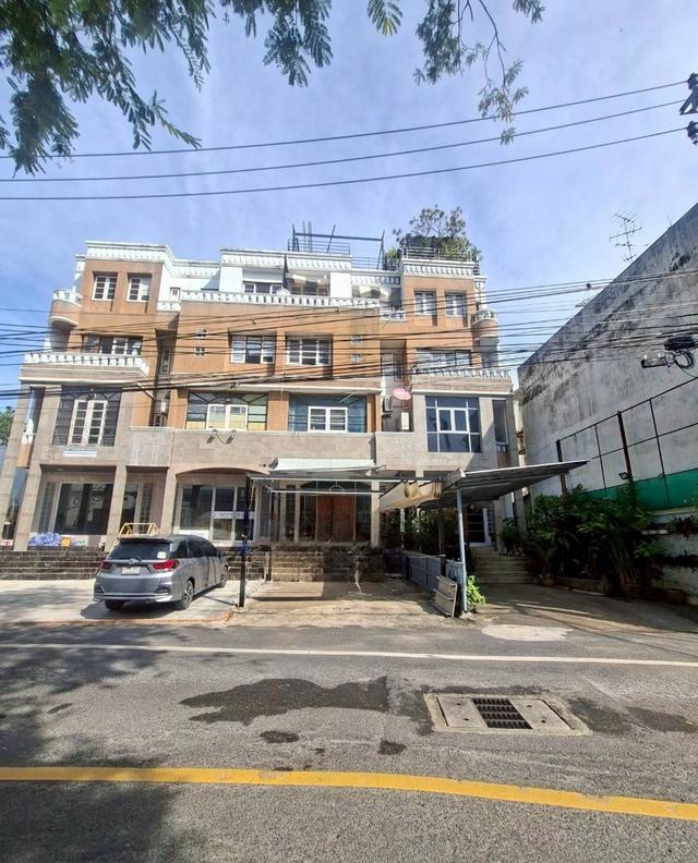 ให้เช่าทาวน์โฮม 4 ชั้น+ดาดฟ้า ในเอกมัย ใกล้ดองกี้มอลล์ทองหล่อ-เอกมัย (N.1826)