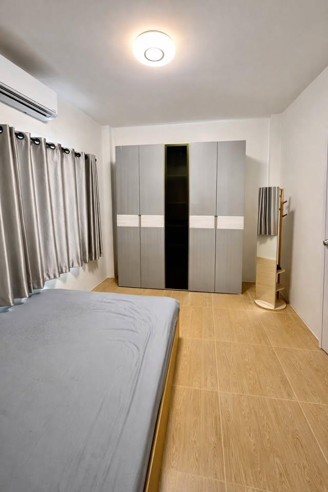 ให้เช่าบ้านเดี่ยวสองชั้น 3 ห้องนอน 3 ห้องน้ำ 1 ห้องครัว 2 ที่จอดรถ ขนาดที่ดิน 41 ตรว. พื้นที่ใชเสอย 190 ตรม. ราคา 20,000 บาท / เดือน ****อน 9