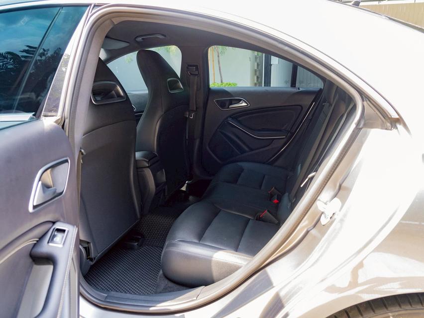 Mercedes Benz CLA180 Urban Coupe  ปี 2015 รูปที่ 9