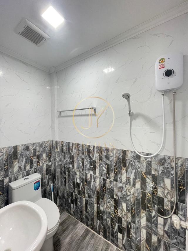 B69-294 ขายด่วน ทาวน์เฮาส์  2 ชั้น  บ้านรีโนเวทใหม่ หมู่บ้านจิตตกาญจน์ เนื้อที่ 16 ตร.ว พื้นที่ใช้สอย 110 ตร.ม 2 ห้องนอน 2 ห้องน้ำ 1 ห้องครัว 9