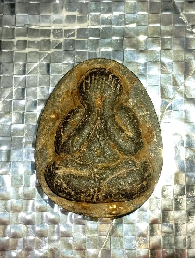 พระปิดตาหลวงปู่โต๊ะจัมโบ้ 2เพิ่งแกะออกจากกล่องถ่ายรูปสดๆเลยครับก่อนหน้านี้เรียบก่อนหน้านี้เลี่ยมกรอบกันน้ำอย่างหนาเลยเคยแขวนมานานแล้วครับถ่ายรูปให้เห็