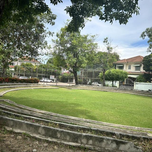 หมู่บ้านบุศรินทร์ ซอย 5 เข้าซอยมา10 เมตร เจอสี่แยกเลี้ยวซ้าย บ้านหลังที่ 2 ขวามือ 19